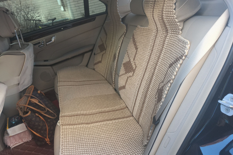 奔驰E级 2015款 E 200 L中控内饰21