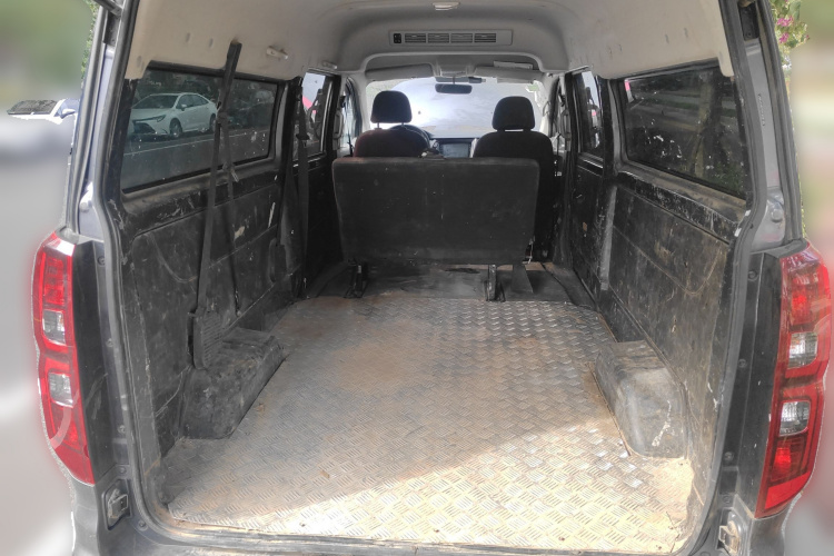 金杯 金海狮 2023款 2.0L 客车旅行狮 5/6/7座局部细节23