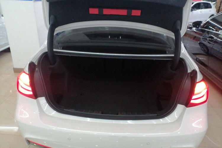 宝马3系 2017款 320Li M运动型中控内饰23