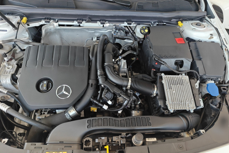 奔驰A级 2023款 A 200 L 时尚型机舱底盘24