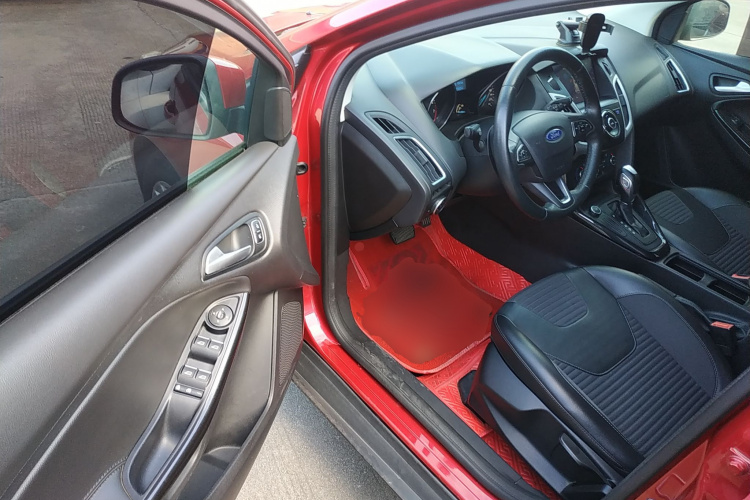 福特 福克斯 2017款 两厢 1.6L 自动风尚型智行版中控内饰20