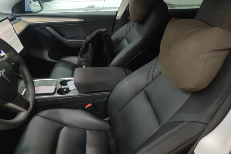 特斯拉 Model Y 2021款 标准续航后驱版局部细节19