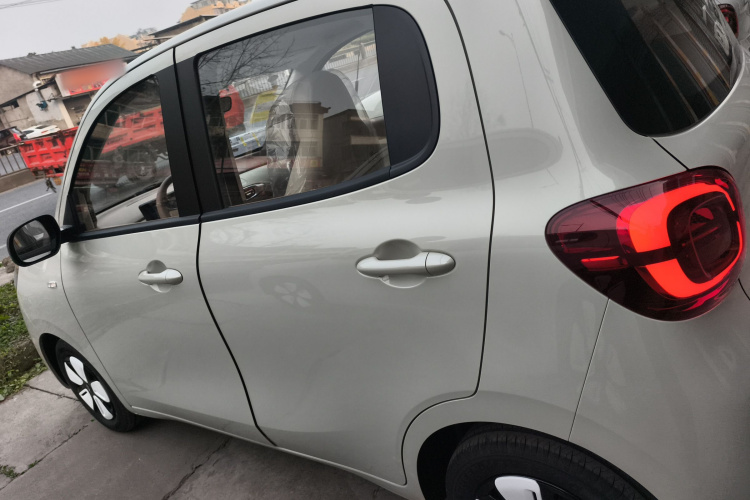 五菱汽车 宏光MINIEV 2025款 四门版 进阶款车身外观4