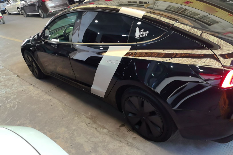 特斯拉 Model 3 2023款 后轮驱动版车身外观4