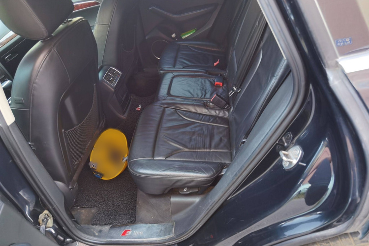 奥迪Q5 2010款 2.0TFSI 舒适型中控内饰7004