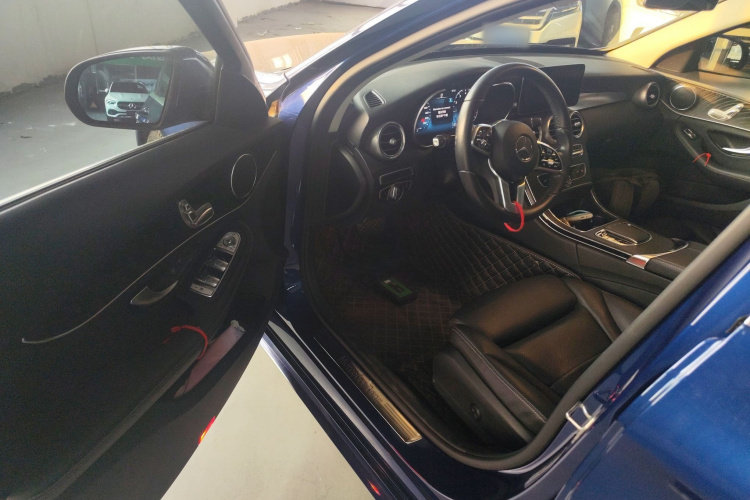 奔驰C级(进口) 2020款 改款 C 200 旅行轿车中控内饰7003