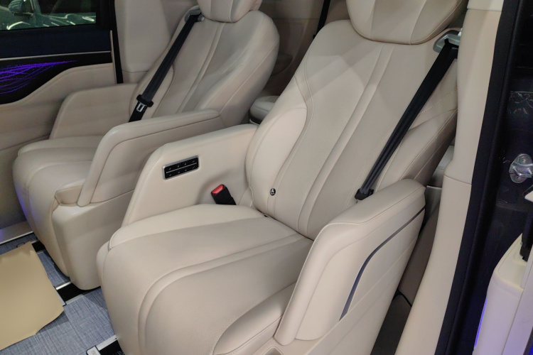 魏牌 高山 2023款 四驱行政加长版中控内饰7004