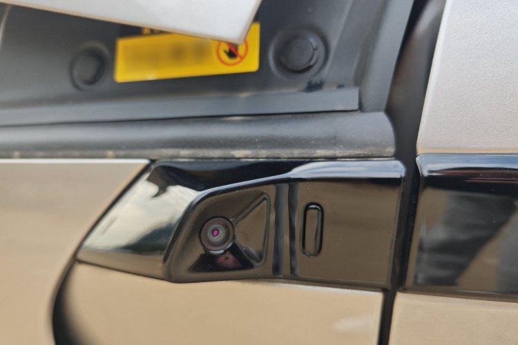 小米汽车 小米YU7 2025款 超长续航高性能四驱Max版中控内饰7011