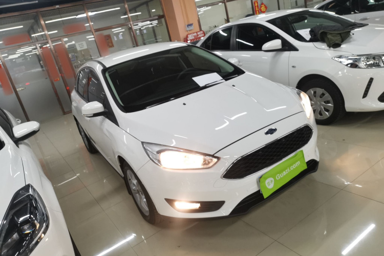 福特 福克斯 2017款 两厢 1.6L 自动舒适型智行版车身外观3