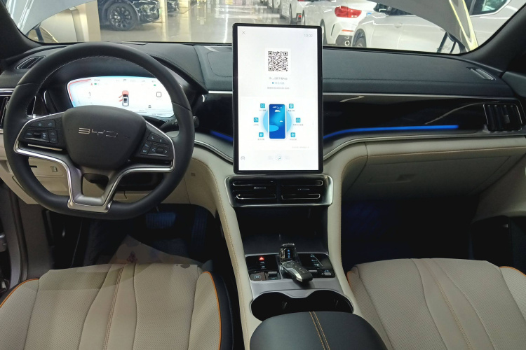 比亚迪 宋PLUS新能源 2023款 冠军版 DM-i 150KM 旗舰PLUS 5G中控内饰7002