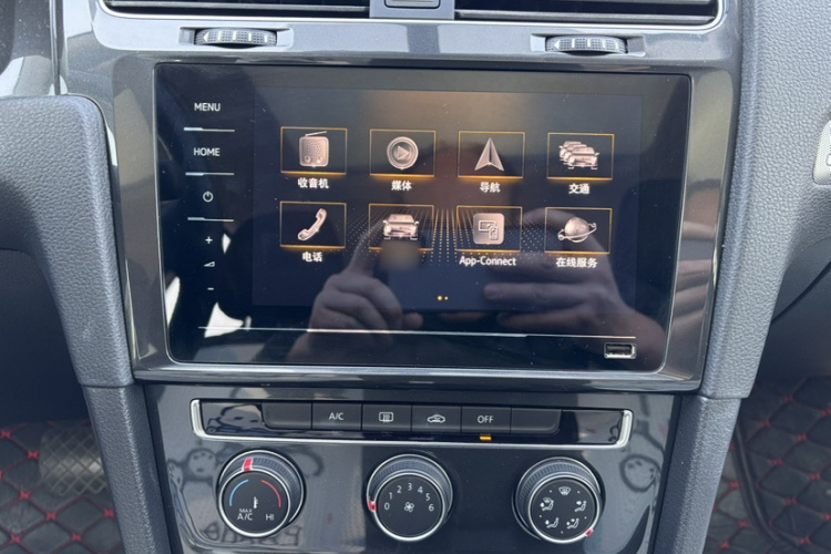 大众 高尔夫 2020款 200TSI DSG舒适进取版中控内饰7008