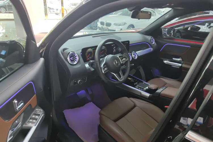 奔驰GLB 2023款 GLB 220 动感型中控内饰7003