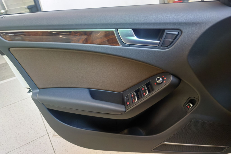 奥迪A4L 2015款 35 TFSI 自动舒适型中控内饰7010