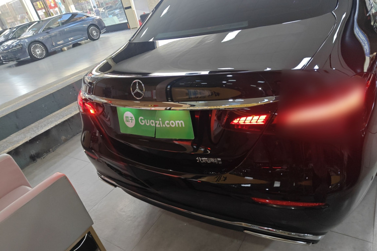 奔驰E级 2022款 E 260 L车身外观6