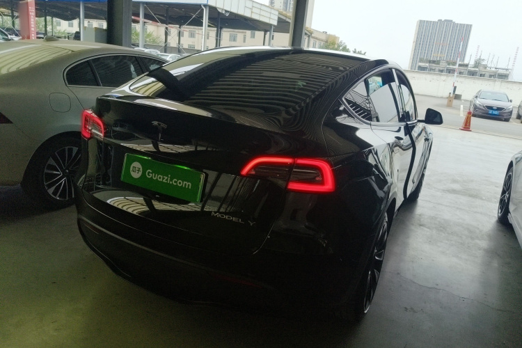 特斯拉 Model Y 2021款 长续航全轮驱动版 3D7车身外观6005