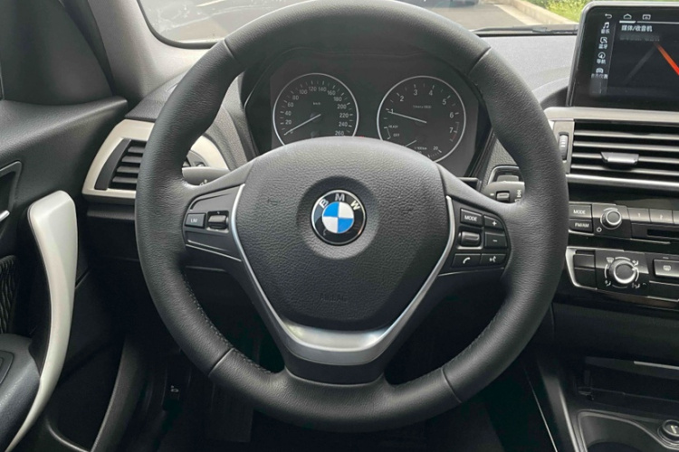 宝马1系(进口) 2016款 118i 领先型中控内饰7003