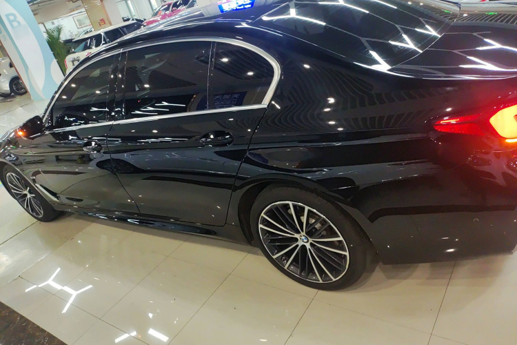 宝马5系 2023款 530Li 领先型 M运动套装车身外观4