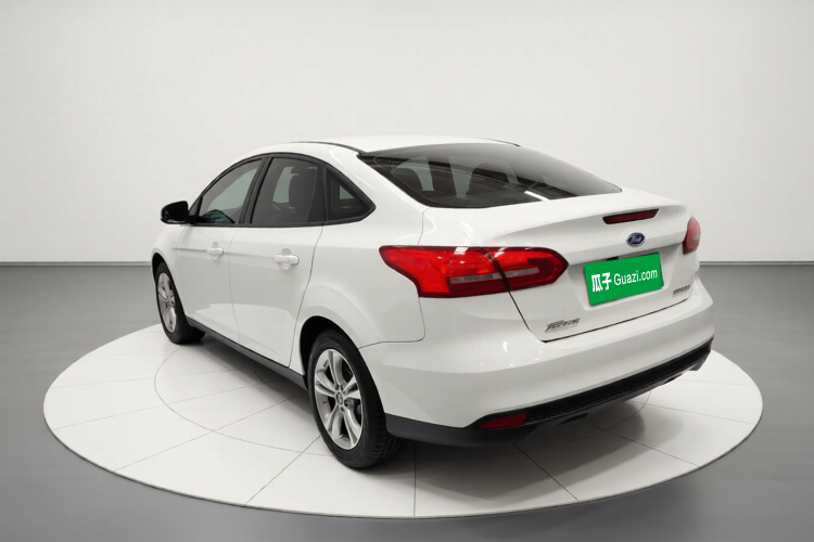 福特 福克斯 2015款 三厢 1.6L 手动舒适型车身外观5