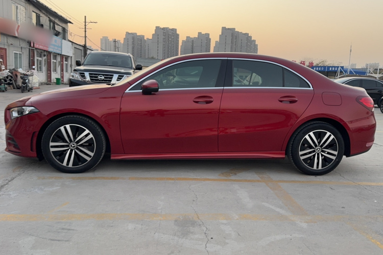 奔驰A级 2019款 A 180 L 运动轿车车身外观6004