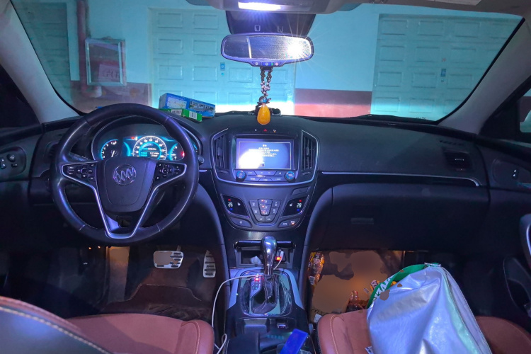 别克 君威 2015款 1.6T 精英技术型中控内饰12