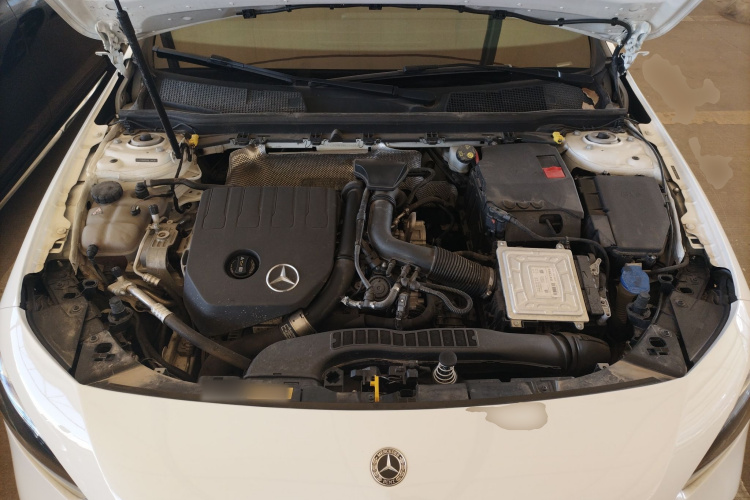 奔驰A级 2022款 改款二 A 200 L 运动轿车时尚型机舱底盘24