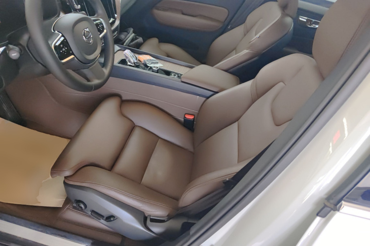 沃尔沃XC60 2024款 B5 四驱智远豪华版中控内饰19