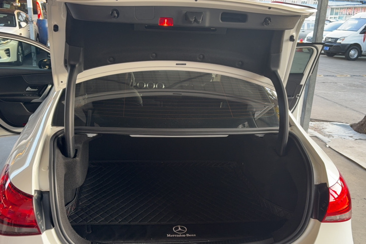 奔驰A级 2019款 A 180 L 运动轿车局部细节23