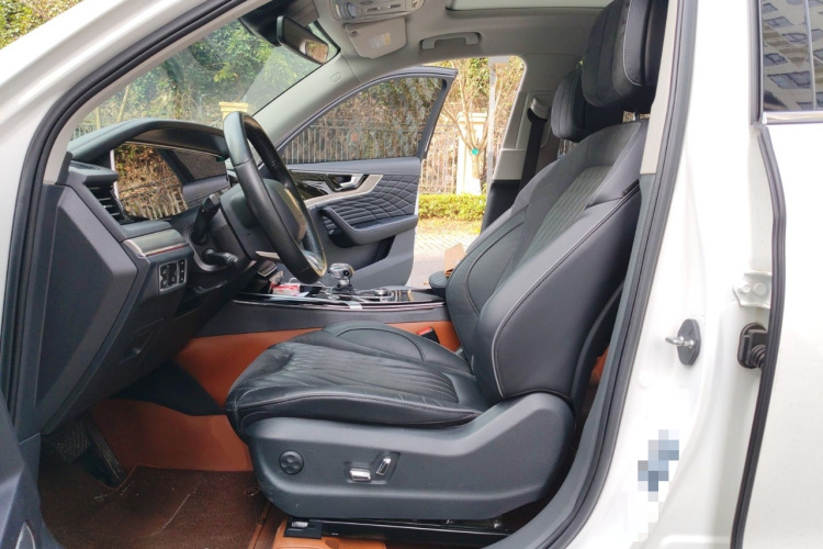 红旗HS5 2022款 改款 2.0T 智联旗享版中控内饰19