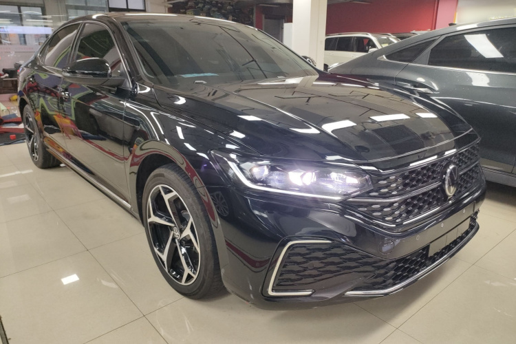 大众 帕萨特 2025款 出众款 380TSI 星空龙腾版车身外观6002