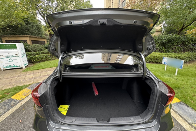 长安 逸动 2024款 PLUS 蓝鲸NE 1.4T GDI DCT高能版局部细节23