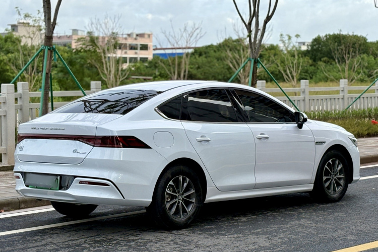 比亚迪 秦PLUS 2023款 冠军版 DM-i 55KM领先型车身外观6005