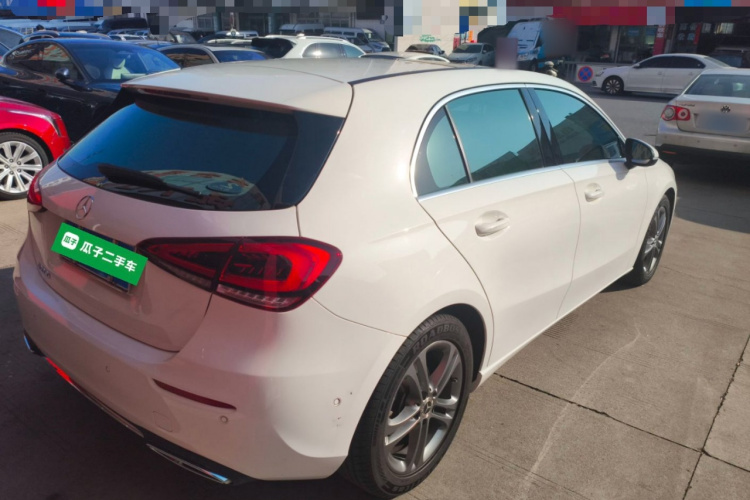 奔驰A级(进口) 2019款 A 200 动感型车身外观7