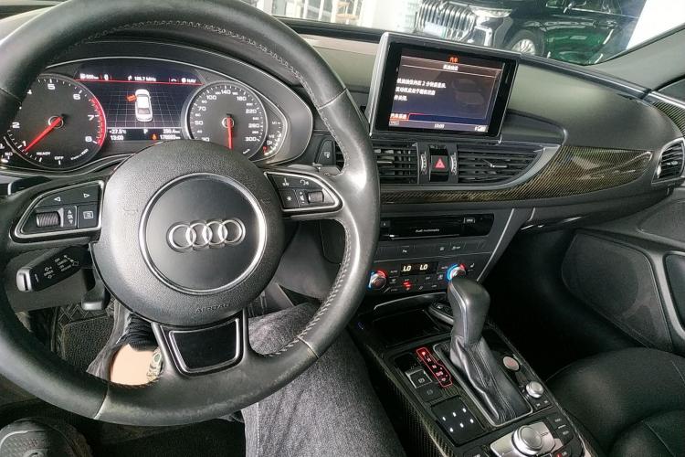 奥迪A6L 2018款 30周年年型 45 TFSI quattro 运动型中控内饰7002
