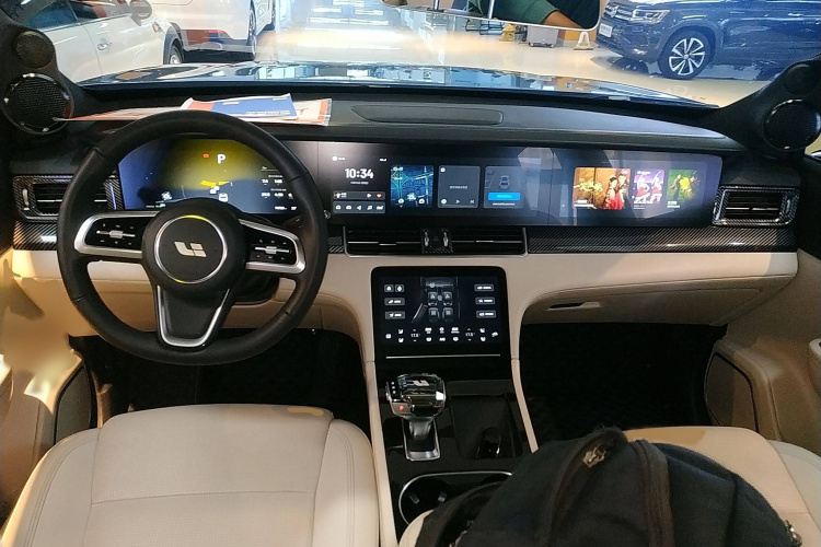 理想汽车 理想ONE 2021款 增程6座版中控内饰7002