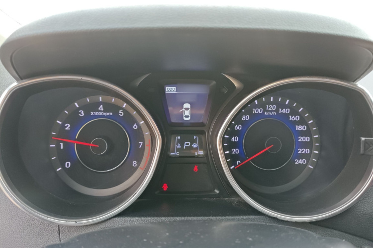 现代 朗动 2013款 1.6L 自动领先型局部细节14