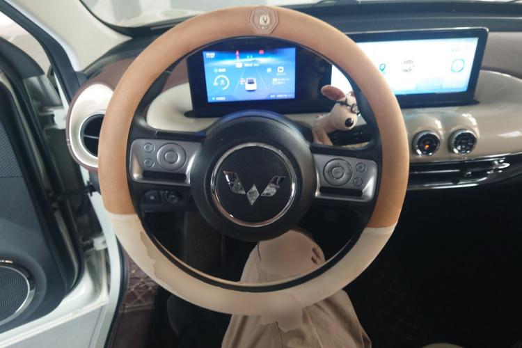 五菱汽车 五菱缤果 2023款 333km 灵犀互联款中控内饰13