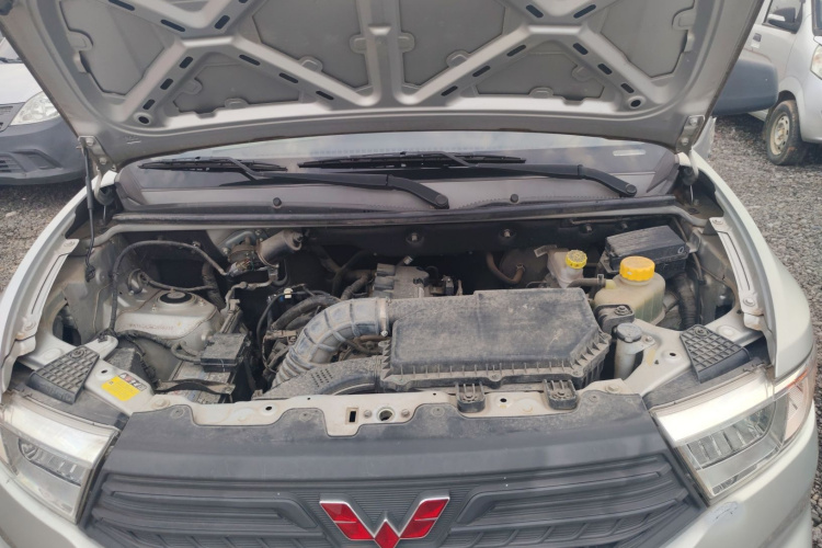 五菱汽车 五菱宏光V 2021款 1.5L劲取版LAR机舱底盘24