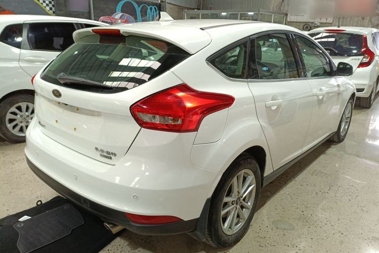 福特 福克斯 2018款 两厢经典 EcoBoost 180 自动精英型车身外观6005