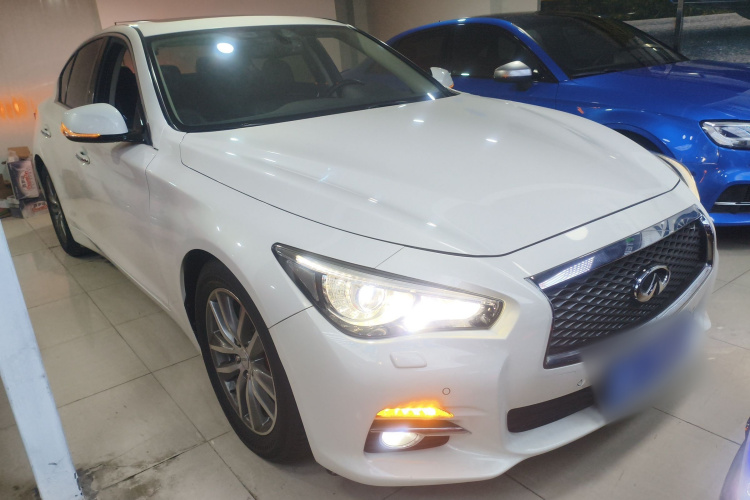 英菲尼迪Q50 2014款 3.7L 舒适版车身外观3