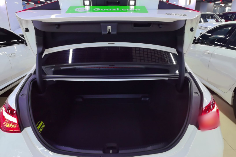 奔驰C级 2023款 C 200 L 运动版机舱底盘23