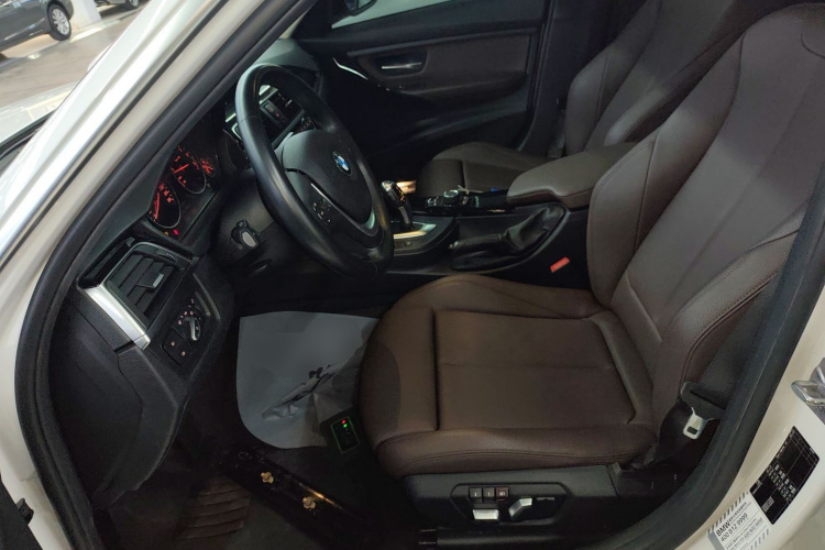 宝马3系 2018款 320Li 时尚型中控内饰19