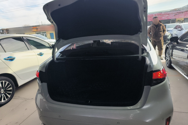 丰田 凌尚 2023款 2.0L 豪华版局部细节23