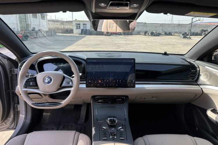 比亚迪 汉 2025款 DM-i 125KM精英型中控内饰7005