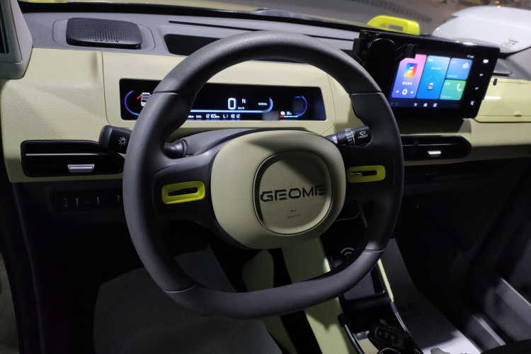 吉利银河 2024款 200km 熊猫骑士中控内饰13