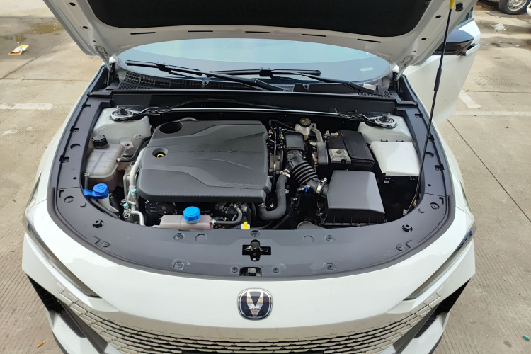 长安UNI-V 2023款 1.5T 尊贵型局部细节24