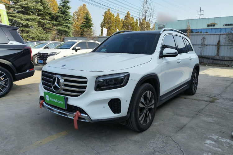 奔驰GLB 2024款 GLB 200 动感型车身外观1