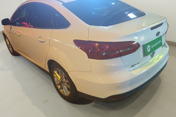 福特 福克斯 2017款 三厢 EcoBoost 180 自动精英型车身外观5