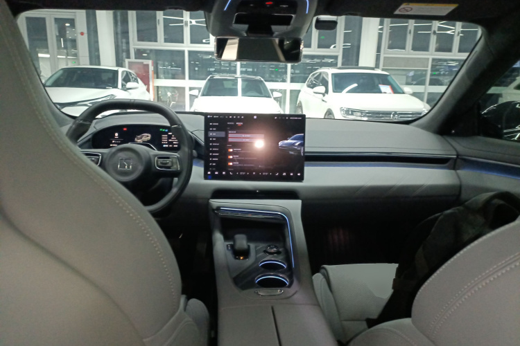 极氪001 2025款 WE版 100kWh 后驱中控内饰7002