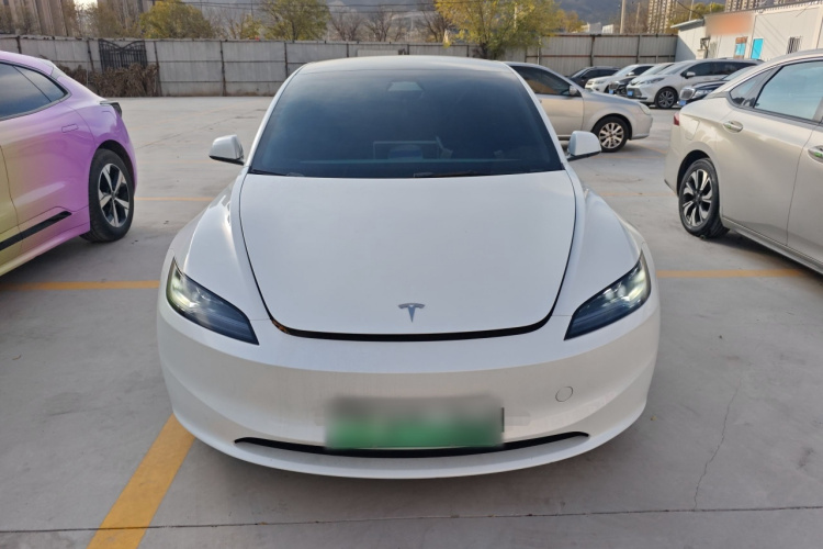 特斯拉 Model 3 2023款 后轮驱动版车身外观2