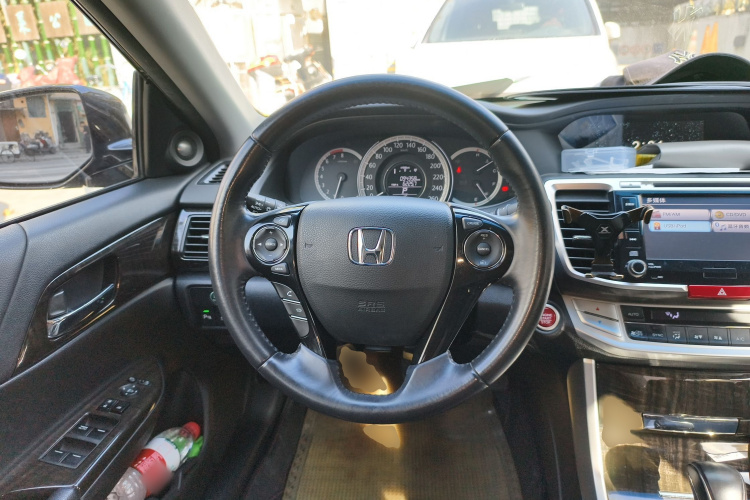 本田 雅阁 2014款 2.4L EXN 豪华导航版中控内饰13